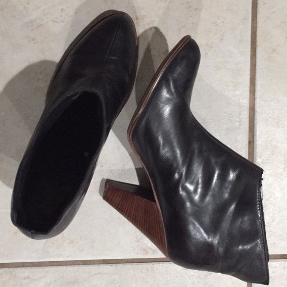 Donald Pliner Black Ankle Boots Ivy style - Picture 2 of 4